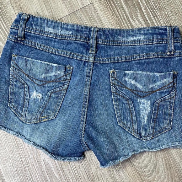 Y2K Miley Cyrus Low Rise Booty Shorts - Picture 4 of 4